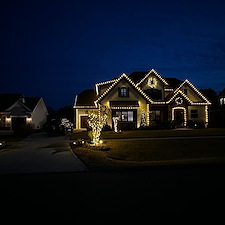 Christmas-Light-Installation-in-Huntersville-NC-Elegant-Wreaths-Roofline-Lights-Tree-Wraps 3